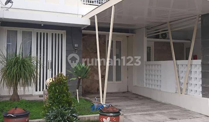 Rumah 2 Lantai Modern di Junrejo Batu - View Sejuk & Siap Huni!