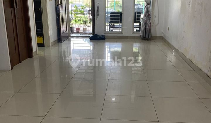 Rumah Luas dengan Lokasi Strategis dan Dekat Akses Tol di Green Lake City