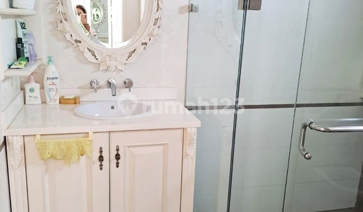 Orchid Garden Apartment, Fully Furnished, Strategic Location and Luxurious Interior in Grogol