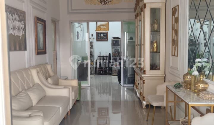 Nego Sampai Deal! Rumah Semi Furnished Garasi muat 3 mobil di Joglo Kembangan Jakarta Barat