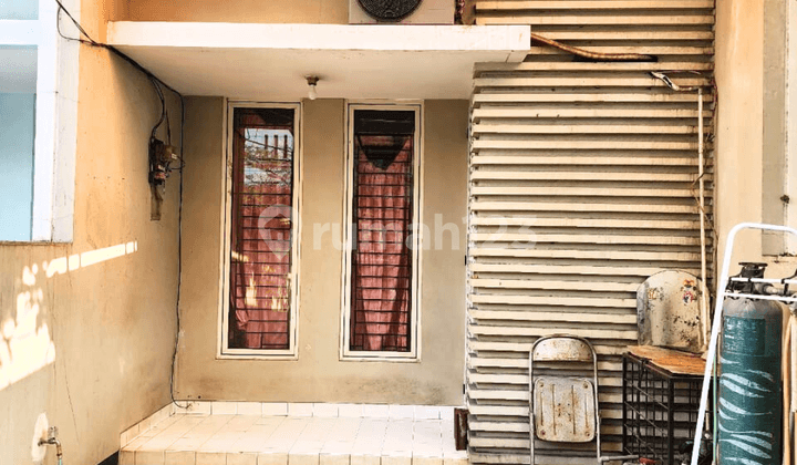 Quick Negotiation Take, Strategic House with SHM in Taman Semanan Indah
