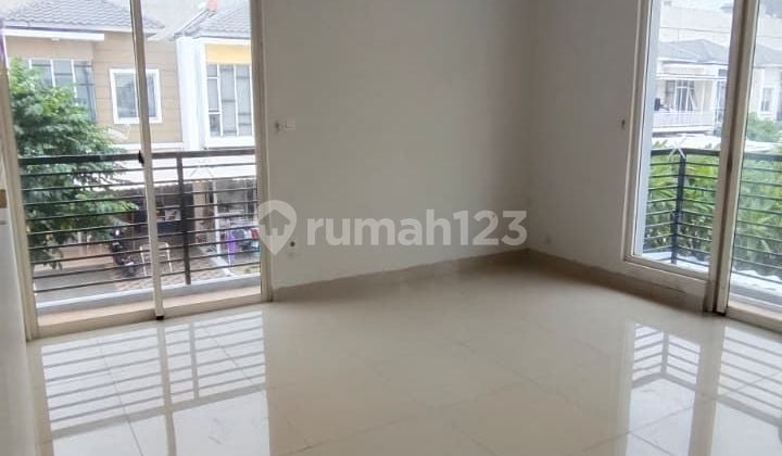 Rumah Full Renovasi, Lingkungan Nyaman, Posisi Hook dan Dekat Tol Karang Tengah di Cluster Amerika Green Lake