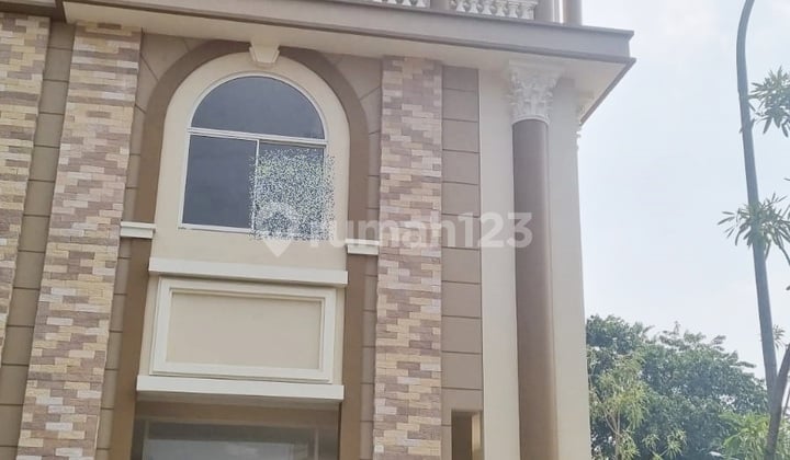 Dijual Ruko Sentra Niaga 3,5 Lantai di Green Lake City Posisi Hoek Dijual Ruko Sentra Niaga 3,5 Lantai di Green Lake City Posisi Hoek