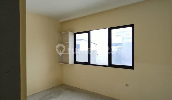 Nice and Spacious Shop House in Pasar Minggu at an Affordable Price