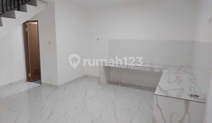 Rumah 3 Lantai Full Siap Huni di Taman Palem Lestari Jakarta Barat Nego