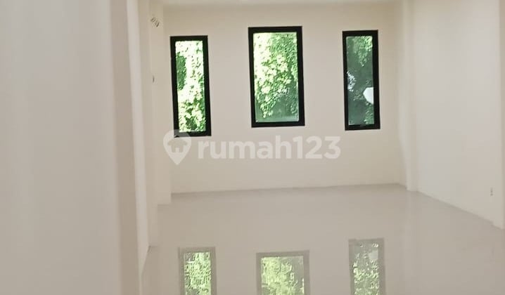 Best Ruko, Newly Renovated and Strategic in Kosmabi Baru, West Jakarta