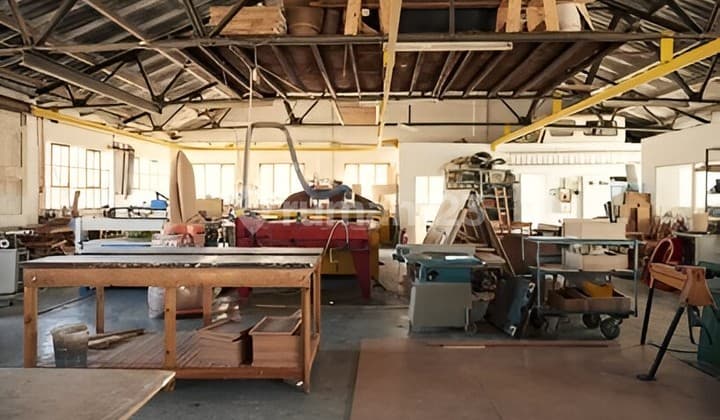 Dijual Gudang Urgent Ingin Cepat Terjual Strategis Kawasan Komersial, Muat Container 40 feet di Cipondoh