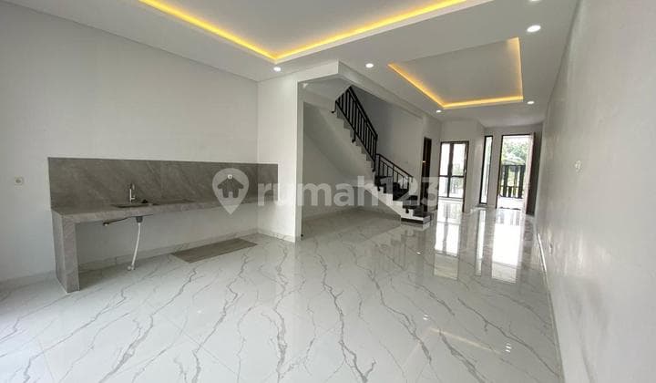 Rumah Baru, Bagus Hadap Barat, Desain Premium di Kav Dki Meruya