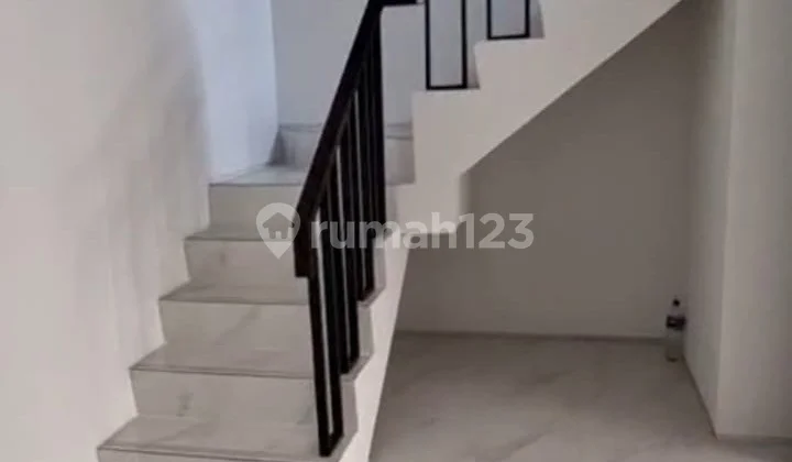 Elegant Design Rental House in Citra Garden 8