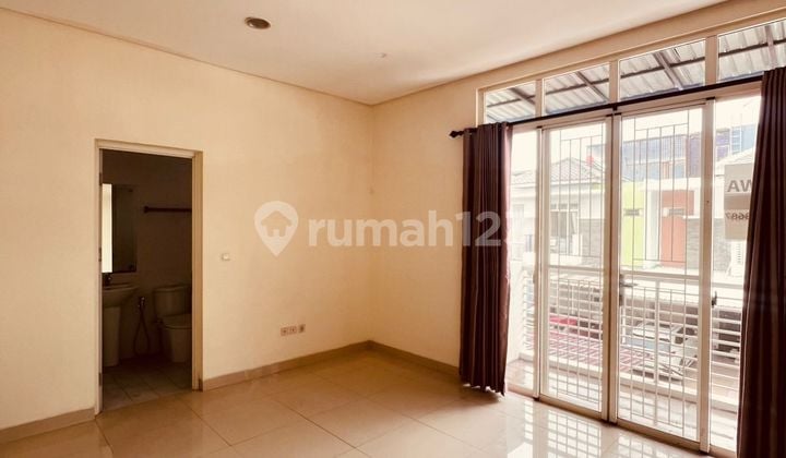 Disewakan Rumah 2 Lantai Asri di Green Lake City Cluster Amerika - 3+1 KT, Lingkungan Nyaman