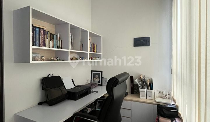Langsung Huni! Rumah 2 Lantai Full Furnished Cuma 3,5M di Metland Puri!