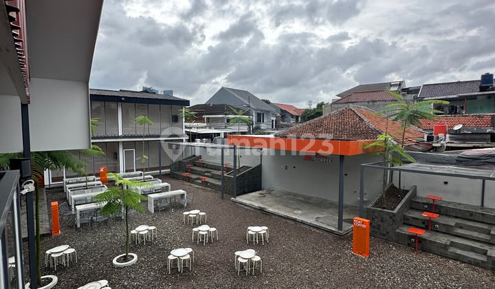 Dijual Ruang Usaha/ Café dengan Lahan Luas Menteng Dalam, Jaksel