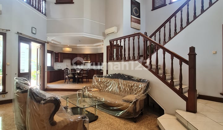 Spacious and Luxurious House in Simprug Garden