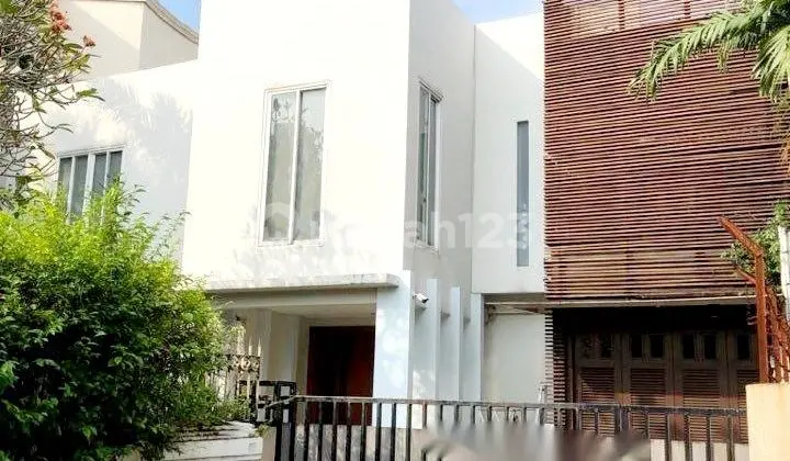 RUMAH LOKASI STRATEGIS DI TULODONG SENOPATI JAKARTA SELATAN