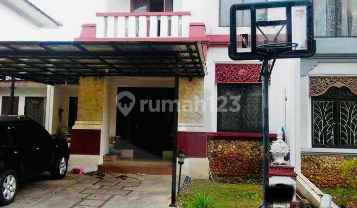 House Near Toll Gate and Train Station at The Green BSD