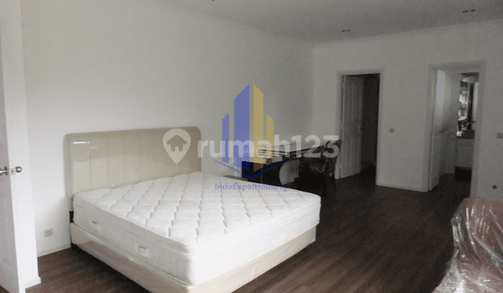 Spacious Cozy Home In Strategic Location - Family & Expat Friendly