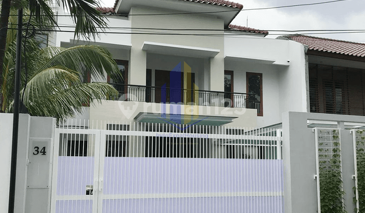 Luxury House In Menteng - Prime Location