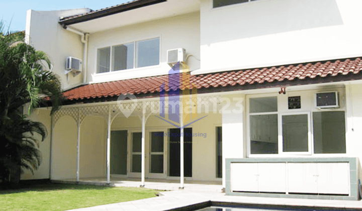 Cozy Family Home For Rent - Strategic Location In South Jakarta
