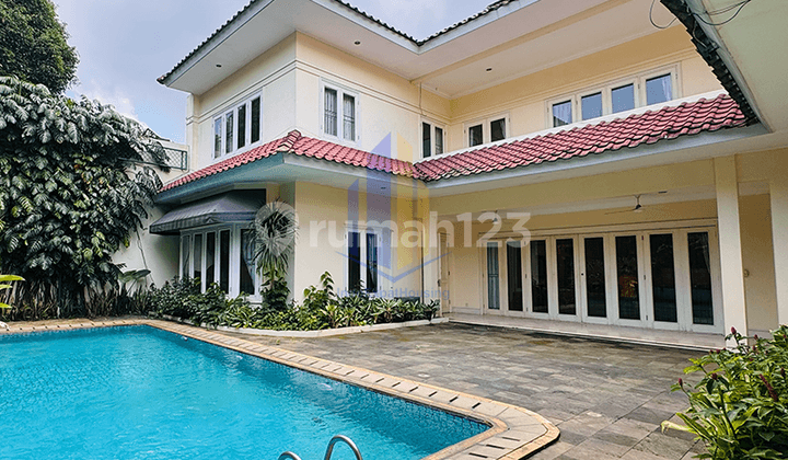 Classic Comfort Spacious Family House For Rent Area Menteng