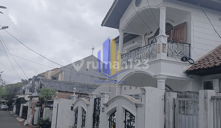 Versatile Property For Rent In South Jakarta - Perfect For Living Or Business!