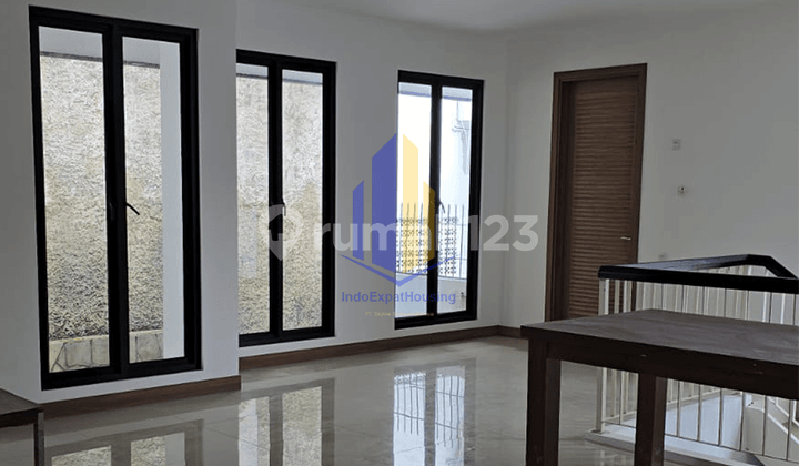 Spacious Family Home For Rent In Senayan - Tulodong | Quiet & Strategic Area