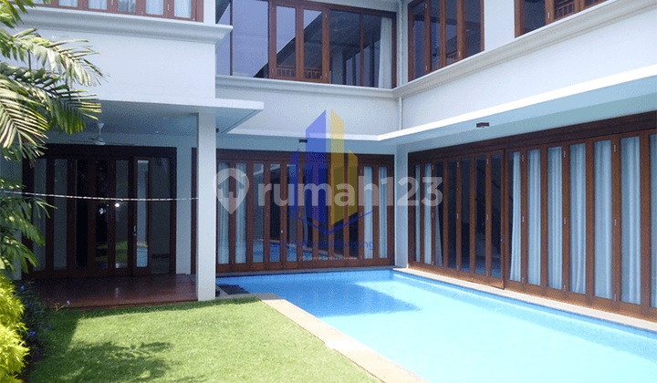 Luxury House In Kemang - Private Pool, Backyard & 5+1 Bedrooms | Best Deal