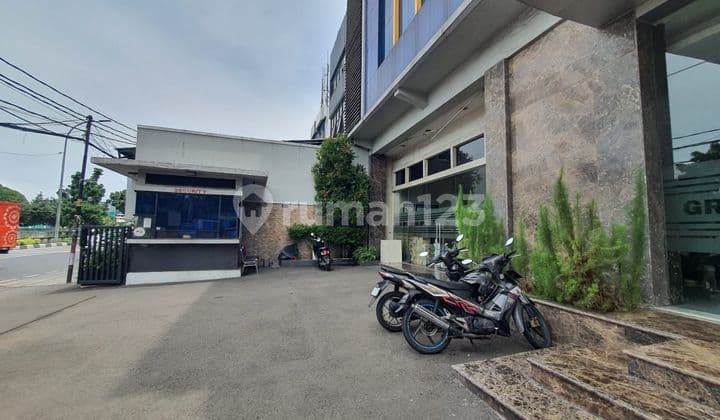 For Sale 4-Story Ex-Office Building by the Roadside in Central City, Cempaka Putih
