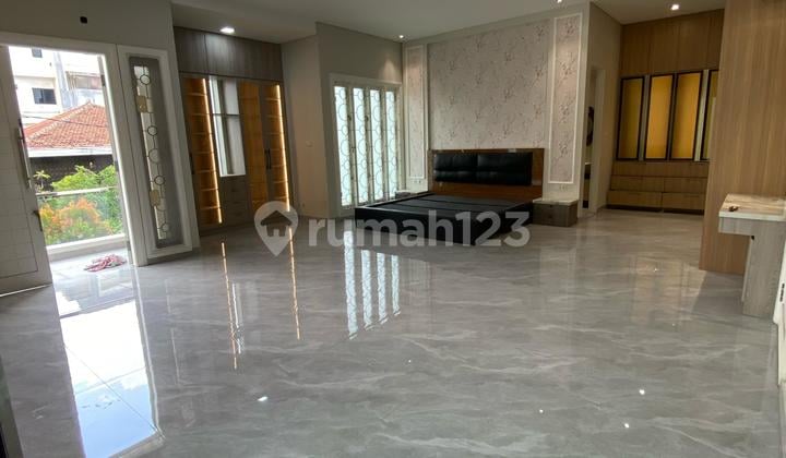Dijual Rumah Murah Greenville 3 Lantai Sebelah Taman