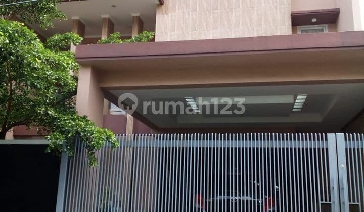 Rumah Mewah Taman Aries Kembangan 3 Lantai