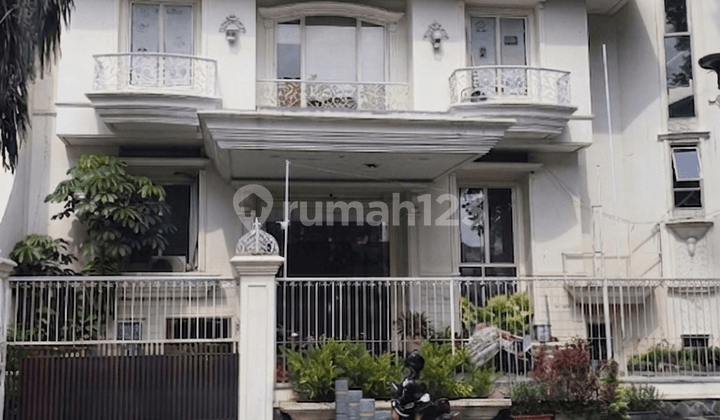 Space for Rent in Kebayoran Baru, Straight from Senopati Raya.