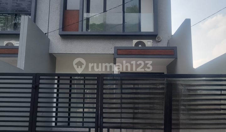 Wilson Rumah di jalan boulevard taman villa meruya