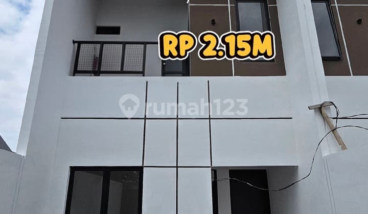 Wilson Rumah 3 Lantai Hadap Selatan di Meruya Puri