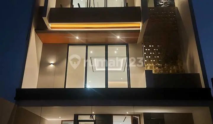 Rumah Baru 3 Lantai + Rooftop Dlm Town House Madrasah Kemang