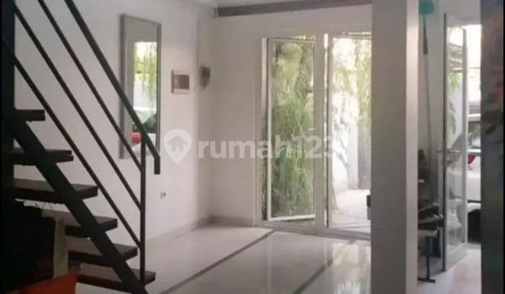 Rumah 2 Lantai Pinggir Jalan Raya Kebon Jeruk Jakarta Barat