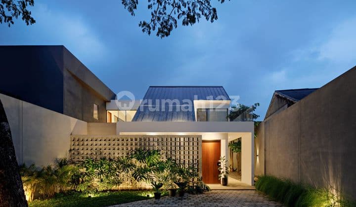 Rumah Mewah siap huni fully furnished di Nusaloka Bsd