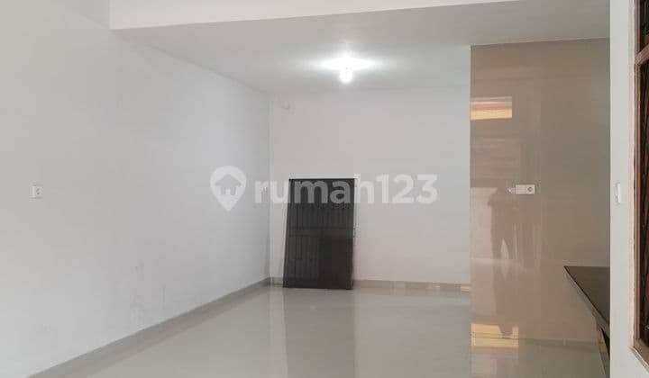 Dijual Rumah Baru Siap Huni Lokasi Strategis Pinggir Jalan Lok Poris Indah Bisa Akses Mobil Dekat Dengan Green Lake.city Rumah Bagus di Poris SHM