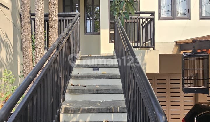 Ready-to-Occupy House Quiet Location Attractive Price in Kebayoran Baru