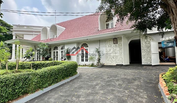 Simprug Golf Senayan Halaman Luas Ada SwimmingPool Harga Menarik