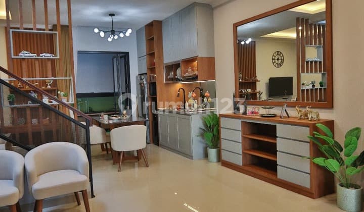 Rumah Siap Huni Bangunan Modern Harga Menarik di Pondok Indah