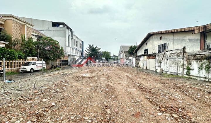Empty Land by the Main Road, Suitable for Restaurant, Hotel in Cipete Cilandak, South Jakarta