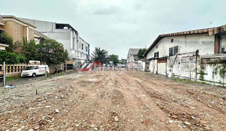 Empty Land by the Main Road, Suitable for Restaurant, Hotel in Cipete Cilandak, South Jakarta