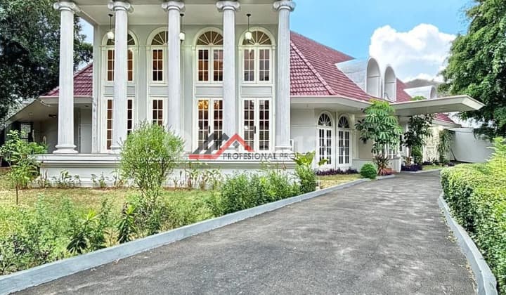 Rumah Mewah Halaman Luas Harga Menarik Di Simpurg Dekat Senayan