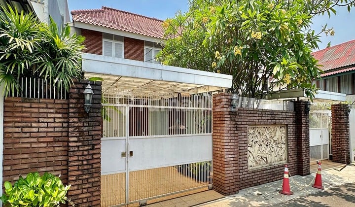 Ready-to-Occupy House in a Complex Near MRT Attractive Price Lebak Bulus