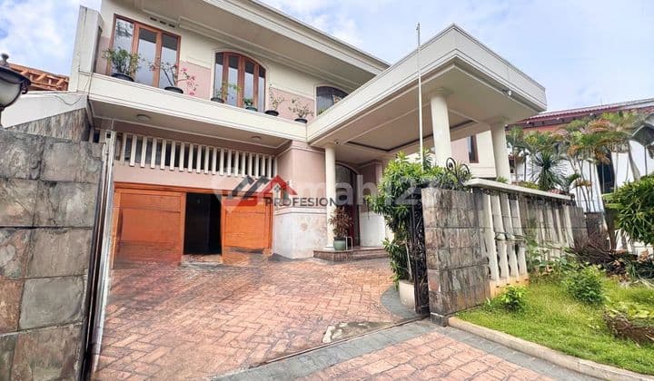 Rumah Mewah Ada Kolam Renang di Pondok Indah Jakarta Selatan