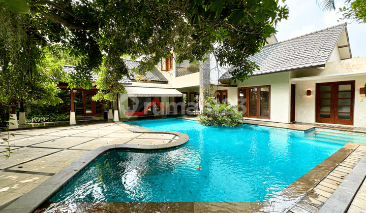 Modern Tropical Resort Style House In Cilandak