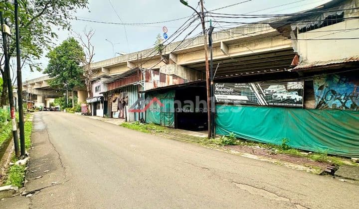 Rumah Lama Hitung Tanah Di Area Komersil Cilandak, Jakarta Selatan