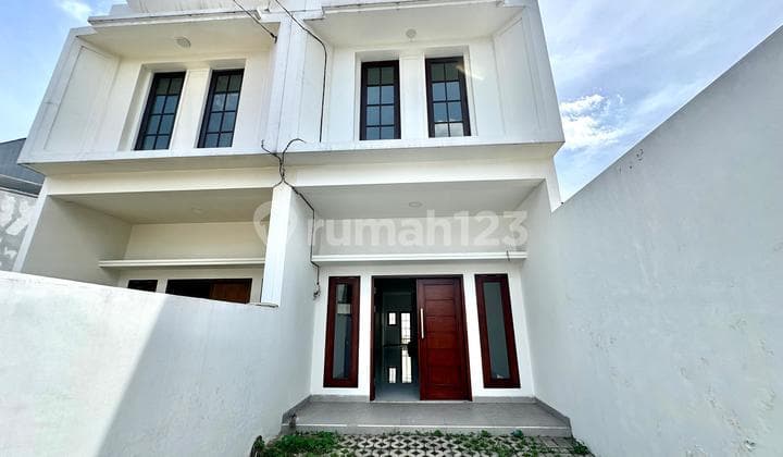 Ruko atau Rumah Akses Mudah ke Scbd & Kuningan, Siap Huni"