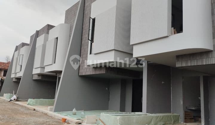 Rumah 2 Lantai Dijatibeing Dekat dengan LRT