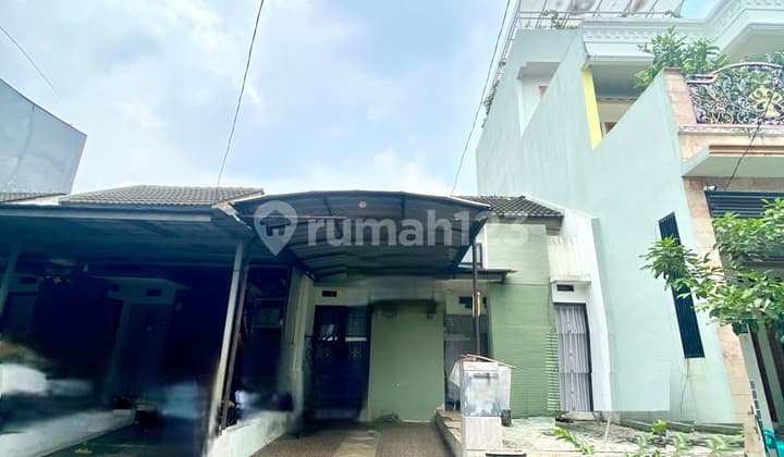 Rumah siap huni Lokasi strategis di Graha Raya