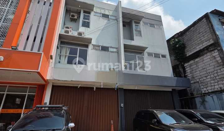 Ruko strategis siap pakai di Veteran Jakarta Selatan